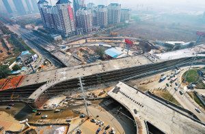 太白路与丈八路立交顺利合龙