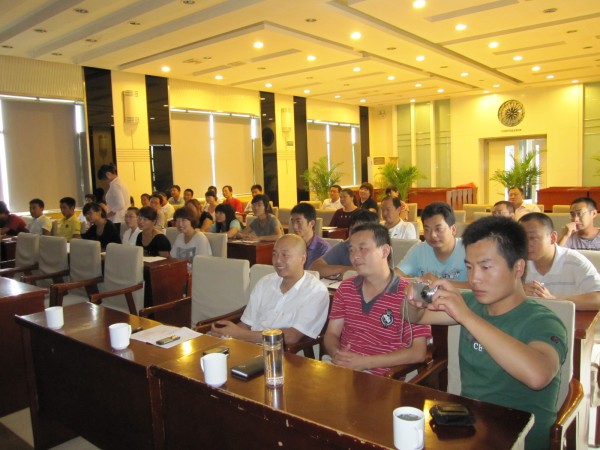 华萃路桥公司“打造狼性团队”特训营活动剪影